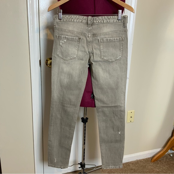 Like New Free People Distressed Skinny light Gray Jeans 26 size Women - Picture 2 of 16